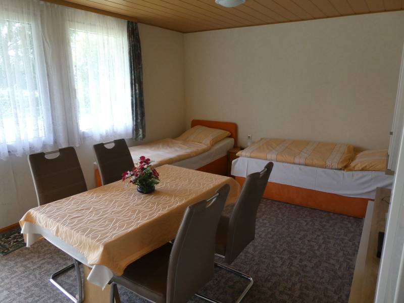 Bungalow bis 2 Personen mit WC/Dusche